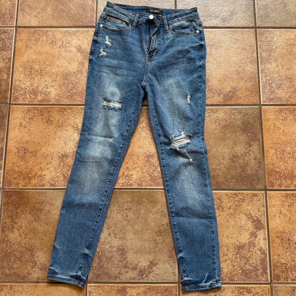 Judy Blue Skinny Fit with Colorful Embroidery on Pockets